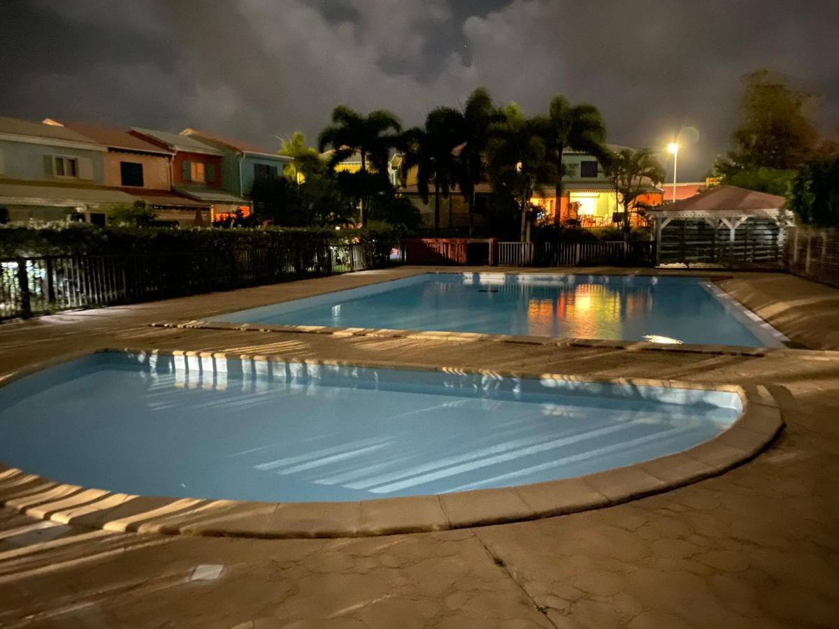 Maison mitoyenne , piscine,Citerne, jardin, parking, plage Le Gosier  Eksteriør bilde